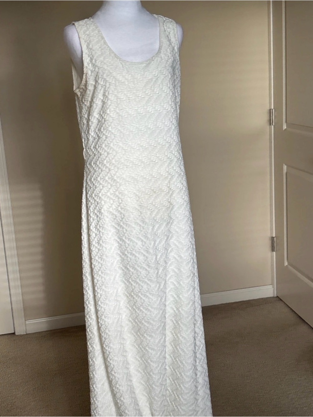 Sharagano Cream Textured Sleeveless Maxi Dress